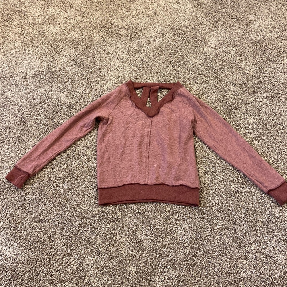 BKE Super soft top with cute back cut out in small